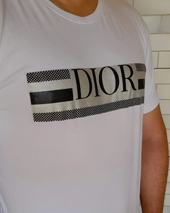 Camiseta Christian Dior na internet