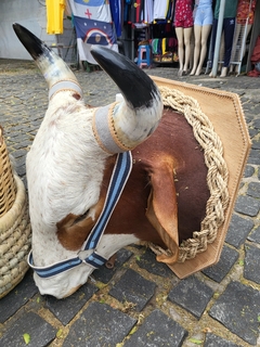 Cabeça de Boi Empalhada Porta Bebidas