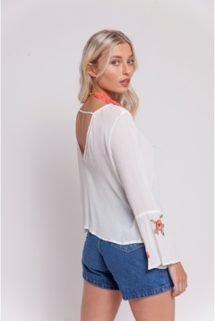 Blusa blanca bordada - tienda online
