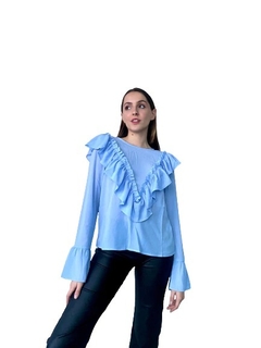 Blusa celeste volados