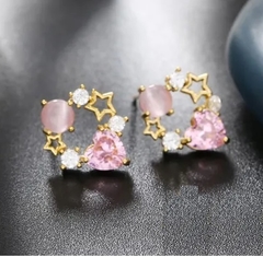 Piercing círculo con estrellas y corazón rosa en internet