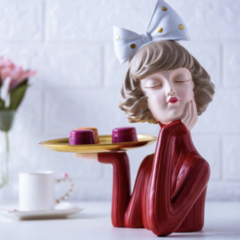 FIGURA DECORATIVA DE RESINA BONECA C/BANDEJA . - Limorisue Porcelanas