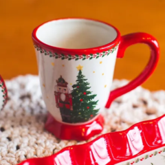 Caneca com Pezinho de Natal 12cm. - Limorisue Porcelanas