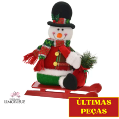 Boneco de neve decorativo no trenó vermelho 28cm