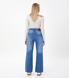 JEAN WIDE LEG RIGIDO CLASICO en internet