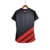 A camisa três do Athletico Paranaense é preta com quatro faixas diagonais vermelhas na parte inferior. Escudo e logo da Umbro também em vermelho, com os diamantes da Umbro em jaquard nas mangas.