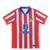 A nova camisa titular do Atlético de Madrid tem listras vermelhas e brancas, separadas por linhas azuis borradas. A gola é mini-polo azul e os punhos vermelhos. O escudo antigo retorna. Logos Nike e Riyadh Air são azuis.