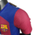 Camisa titular do Barcelona com faixas blaugranas verticais e ombros azuis formando um diamante. Logo Nike e patrocinadores em branco. Escudo com diamante envernizado. Costas listradas e listra catalã na nuca.