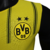 A nova camisa titular do BVB é amarela com mangas e gola redondas pretas. Destaque para quatro linhas verticais pretas e duas finas. O escudo no lado esquerdo do peito, logo da PUMA à direita. "Borussia Verbindet" aparece na nuca.