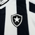 Escudo Botafogo gravado na camisa titular 2024 em material sintético TPU. 