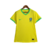 Camisa feminina do Brasil para o Mundial: amarela predominante, detalhes verdes na gola e mangas. Destaque para detalhes em jacquard que remetem a folhas, representando o ecossistema amazônico. Escudo da CBF  e logo da Nike verde.