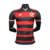 Nova camisa titular Flamengo: listras rubro-negras mais finas, gola V preta com detalhe vermelho. Ombros pretos, mangas com punhos vermelhos e frisos prateados. Laterais e barra traseira vermelhas. Monograma 'CRF' prateado, assim como o logo Adidas.