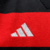 Logo da Adidas bordado na camisa titular 2024 do Flamengo, na cor prata.