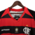 Camisa titular do Flamengo 2010 Olympikus: Camisa com listras rubro-negras, com detalhe na gola em preto. Símbolo de campeão da época no centro. Escudo do Flamengo e logo Olympikus bordados.