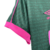 Camisa 3 Fluminense 2023 Masculina. Camisa verde e rosa que homenageia o cantor e torcedor do Fluzão Cartola, também fundador da escola de samba da Mangueira. Logo Umbro e escudo Fluzão bordados. Patch campeão da Libertadores 2023.