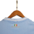 Camisa titular Lazio 23/24: azul celeste, águia Olympia em relevo, listras verticais, gola V e punhos azuis com faixas brancas, bandeira italiana na nuca, escudo Lazio e logo Mizuno adaptados.