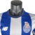 Nova camisa titular FC Porto: Listras azul royal e branco, gola redonda azul marinho, logo NB branco, escudo Dragões, patrocínio Betano.