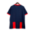 Camisa titular do San Lorenzo 2024-2025 azul marinho com duas faixas verticais vermelhas. Gola redonda e punhos vermelhos, ombros e mangas azul marinho. Escudo San Lorenzo com círculo central maior no peito esquerdo, logo Nike branco no direito.