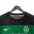 Manto titular do Sporting homenageia Francisco Stromp com preto dominante, listras horizontais e escudo verde e branco. Logo Nike em verde e Betano em preto.