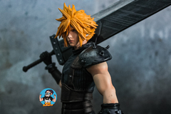 Estatua Cloud Strife Final Fantasy 7