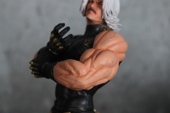 Estátua Rugal na internet