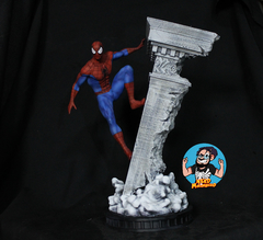 Estatua SpiderMan Pilastra