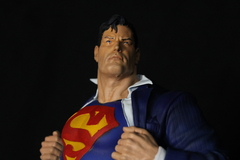 Estatua Superman na internet