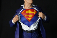 Estatua Superman na internet