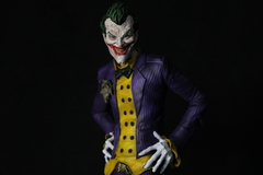 Estatua Coringa Arkham Asylum na internet