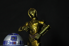 Estatua R2D2 e C3PO na internet