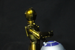 Estatua R2D2 e C3PO na internet