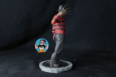 Estatua Freddy Krueger na internet