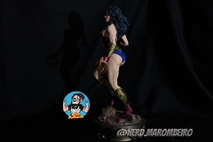 Estatua Mulher Maravilha Tsaber - Nerd Marombeiro