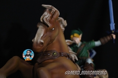 Estatua Link com Epona - Nerd Marombeiro