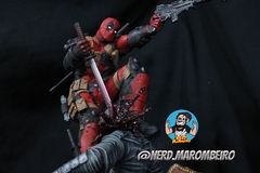 Estatua Deadpool Kills - Nerd Marombeiro