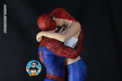 Estatua Spiderman e MJ na internet