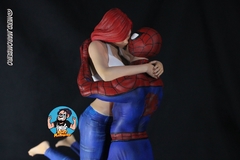 Estatua Spiderman e MJ - Nerd Marombeiro