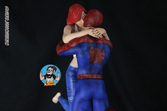 Estatua Spiderman e MJ