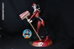 Estatua Harley Quinn Roupa Classica na internet