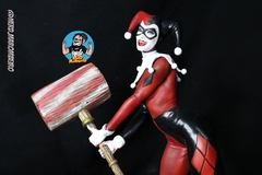 Estatua Harley Quinn Roupa Classica - Nerd Marombeiro