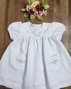 Vestido Branco com Bordado Floral