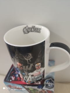 Caneca Marvel - 460 ml - Avengers Preta - Zona Criativa - loja online