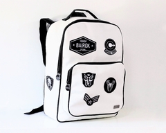 Mochila PIPO blanca con parches