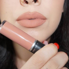 LIPSTICK LÍQUIDO, ACABADO MATE, DE LARGA DURACIÓN - comprar en línea