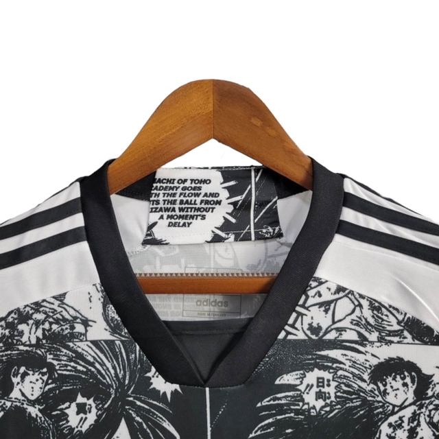 Camisa Japão Edição especial 24/25 - Torcedor Adidas Masculina - Branca com  desenhos de Anime em preto