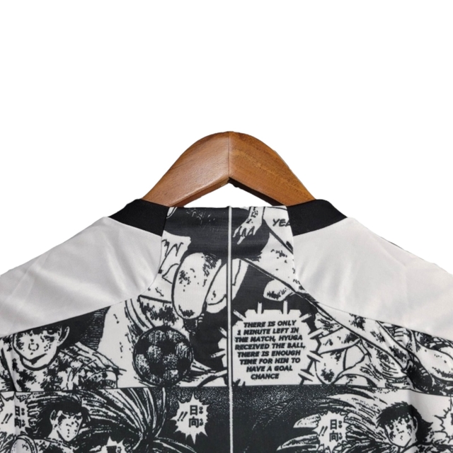 Camisa Japão Edição especial 24/25 - Torcedor Adidas Masculina - Branca com  desenhos de Anime em preto