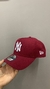 BONÉ NY YANKEES VERMELHO ESCURO NEW ERA ABA CURVA 9FORTY N121