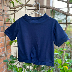 BLUSA INFANTIL CROPPED COM TORÇÃO LISA - loja online