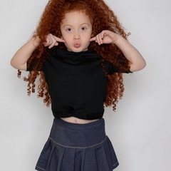 BLUSA INFANTIL CROPPED COM TORÇÃO LISA