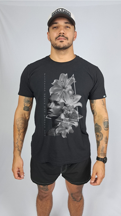 Camiseta Básica Flourish - comprar online